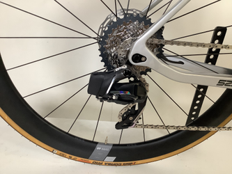 Eddy Merckx 525 SRAM Force AXS 2x12, Rahmenhöhe S – B-Ware (kleiner Lackfehler) - Produktbild - 4