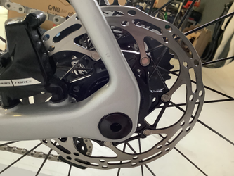 Eddy Merckx 525 SRAM Force AXS 2x12, Rahmenhöhe S – B-Ware (kleiner Lackfehler) - Produktbild - 6