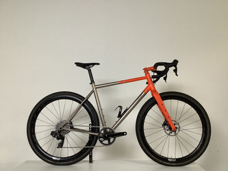 Eddy Merckx Corsa Gravel Titanium Rival AXS, Rahmenhöhe M – B-Ware (kleiner Lackfehler) - Produktbild - 1