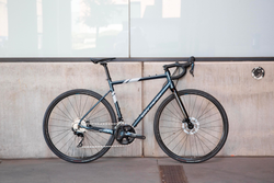 FFSPEAEMC005-image1-2048x-21463188.jpg Eddy Merckx Pévèle A Rahmenset Blue Whale Metallic, Rahmenhöhe XL - Produktbild - 2