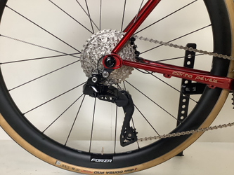 Eddy Merckx Pévèle Corsa Shimano 105 Di2, Rahmenhöhe S – B-Ware (kleiner Lackfehler) - Produktbild - 4