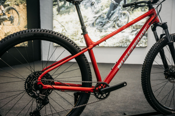 Nukeproof Tracker 275 Comp Cues 1x10 Racing Red - Produktbild - 4