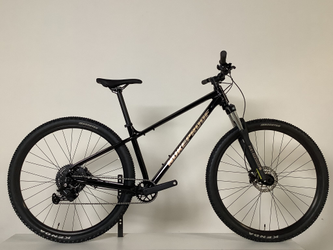 Nukeproof Tracker Sport Shimano Essa 1x8MTB, Rahmenhöhe M – B-Ware (kleiner Lackfehler) - Produktbild - 1 Nukeproof Tracker Sport Shimano Essa 1x8MTB, Rahmenhöhe M – B-Ware (kleiner Lackfehler) - Produktbild - 1
