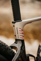 Ridley Kanzo Fast 2.0 SRAM Rival XPLR Autumn Grey/UD Carbon/Candy Red Metallic - Produktbild - 2