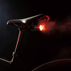 Lezyne Saddle StVZO Ai Alert Rücklicht USB-C, CNC Aluminium, Sattelhalterung - Produktbild - 4