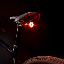 Lezyne Saddle StVZO Rücklicht USB-C, CNC Aluminium, Sattelhalterung - Produktbild - 4