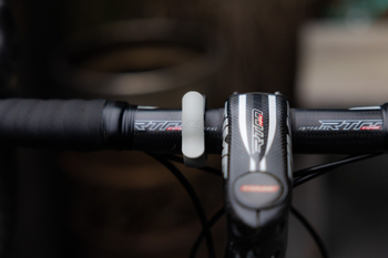 Knog Oi Prima Large Fahrradklingel, 23.8 - 31.8 mm, primer grey - Produktbild - 4