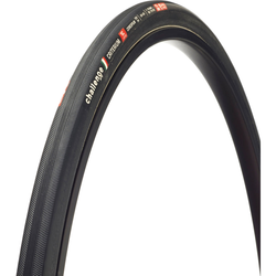 Road-Reifen Criterium SC Handmade Clincher, Challenge
SC-Series, 320 TPI, PPS Pannenschutz, Smart-Compound, Reifenflanke: schwarz,
für 16-22 mm Maulweite Empfohlener Reifendruck 5.5-7.5 bar (max. 10)
Größe: 25-622, Farbe: Schwarz/schwarz, - Produktbild - 1