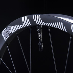 E*Thirteen Lg1 En Race Carbon Boost Laufrad Hr, 148X12Mm, 28 L., 30Mm, Sram Xd Black 29" - Produktbild - 4