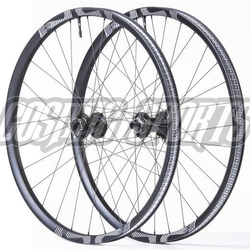 e*thirteen LG1 DH Race Carbon Boost Laufrad VR, 27.5", 110x20mm, 32 L., 30mm, black - Produktbild - 1