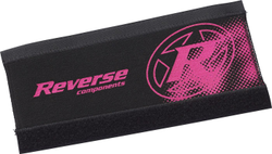 reverse-kettenstrebenschutz-neopren-8-235973-235973.jpg REVERSE Kettenstrebenschutz Neopren schwarz / candy - Produktbild - 1