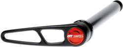 32329d44e79e2ab3abe63baea8b9ef29-27170-27170.JPG Steckachse RWS MTB X-12, Aluhebel, DT SWISS
mit Ø 12 mm Achse aus 7075 Aluminium; Gewindesteigung 1,0 mm, Länge 162,5 mm
Größe: 142 mm, Farbe: schwarz, Gewicht: 61 g, VE: 1 Stk. - Produktbild - 1
