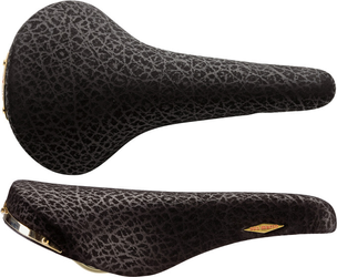 Sattel Rolls Le Rino, Selle San Marco
Onesize-Version, idmatch-Größe: L1
Größe: 143 x 282 mm, Farbe: Schwarz, Gewicht: 382 g, VE: 1 Stk. - Produktbild - 1