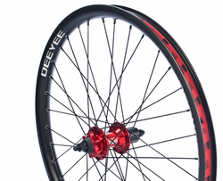 DMR-W1R-26-K-01-323133.jpg DMR Comp Disc Laufrad HR, 26", 135x10mm QR, 36 L., 9-fach, black/black - Produktbild - 1