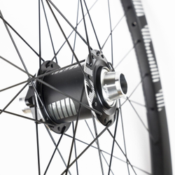 WH3TRA-119---12-330718-330718.jpg e*thirteen TRS Race Carbon Vorderrad 29 Zoll, 31 mm Innenbreite, 100 × 15 mm - Produktbild - 2