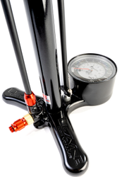 Lezyne Classic Floor Drive Standluftpumpe Weiss mit integriertem Manometer - Produktbild - 4