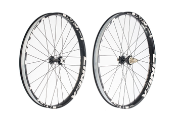 Formula Linea 4 BOOST Laufrad HR, 27.5", 148x12mm, 32 L., SRAM XD, black - Produktbild - 1 Formula Linea 4 BOOST Laufrad HR, 27.5", 148x12mm, 32 L., SRAM XD, black - Produktbild - 1