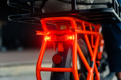 lezyne-led-fahrradbeleuchtung-super-bright-e12-stvzo-ruecklicht-3-376268-376268.jpg LEZYNE E-Bike Super Bright 12-Lumen - schwarz - Produktbild - 4