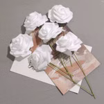 kuenstliche-weisse-rose.jpg