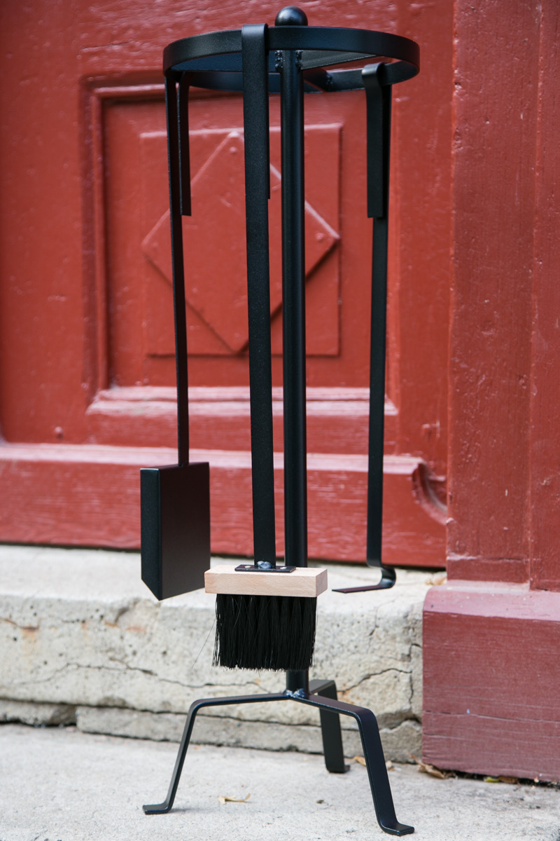 Kaminbesteck, 4tlg. inkl Besen, Schaufel, Schürhaken und Ständer H 72cm schwarz