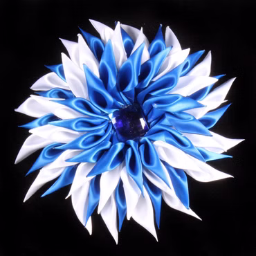 Hut Deko tolle Satinblume blau/weiß zum Anstecken Garde Kostüm Karneval Fasching