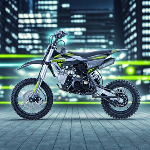 Highper DB606 Kinder-Dirtbike in Schwarz/Grün, hero city seite links vor einer Stadtkulisse.