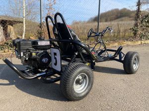 gokart-verbrenner-drift-kart-196ccm-hinten-schraeg-aussenaufnahme.jpg