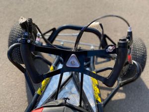 gokart-verbrenner-drift-kart-196ccm-lenkrad-handbedienung-detailaufnahme.jpg