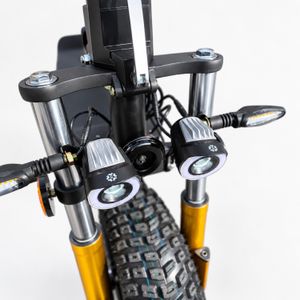 Elektroroller Speedstar 45, 2000 W – Doppelscheinwerfer vorne Elektroroller Speedstar 45, 2000 W – Doppelscheinwerfer vorne
