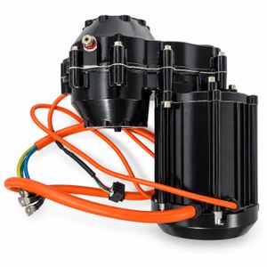 Brushless-Elektromotor 60 V 1500 W mit Getriebe für Kinderquad – Seitenansicht mit Kabeln und Stecker