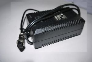 Kinderquad-Ladegeraet-36-Volt-weiblicher-Stecker.jpg