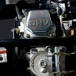 Kinderbuggy GK002B Zweisitzer – Motor und Antrieb Nahaufnahme des OHV-Motors und des Antriebsbereichs am Heck des GK002B Kinderbuggys.