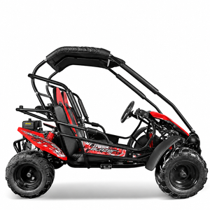 Kinderbuggy GK002B Zweisitzer – Seitenansicht GK002B Kinderbuggy in Rot mit schwarzen Felgen in Seitenansicht, mit Dach, seitlichem Schutzbügel und Heckmotor.