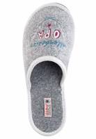 Ein grauer Filzpantoffel mit weißer Stickerei und allerbester Opa Schriftzug von oben