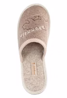 ein hellbrauner Filzpantoffel von oben mit der Kontur-Stickerei eines dunkelbraunen Bären und cremefarbenem Brummnbär-Schriftzug. Helle Einfassung außen und hellbeige Innensohle