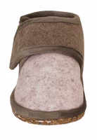 von vorne rosa Kinderfilzriegelschuhe mit taupe-braunem Filzriegelverschluss oben