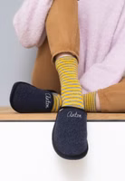 Filzpantoffel blau zum Personalisieren mit deinem Wunschnamen ein Paar Adelheid Wunschpantoffeln in nachtblau mit Wunschname