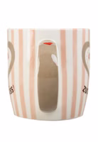 seitlich eine rosa cremeweiß gestreifte "Zuckersüss" Henkeltasse aus Porzellan mit taupe-grünem Henkle und kleinem roten Herz