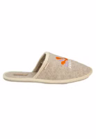 ein sandfarbener Filzpantoffel von der Seite mit dem Stickmotiv einer aufgehenden Sonne in orange und lila, darunter der Schriftzug Sonnenschein in weiß. Außen hellbeige eingefasst