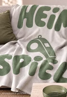Graue Decke gewebt mit Motiv Heimspiel