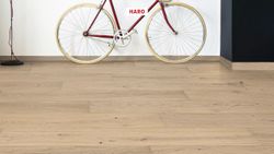 541854-haro-parkett-landhausdiele-plaza-240-4v-eiche-lichtweiss-markant-strukturiert-int02.jpg 541854-haro-parkett-landhausdiele-plaza-240-4v-eiche-lichtweiss-markant-strukturiert-int02.jpg