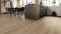 538967-haro-parkett-landhausdiele-plaza-240-4v-eiche-tabakgrau-universal-alpin-strukturiert-int02.jpg