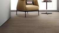 538967-haro-parkett-landhausdiele-plaza-240-4v-eiche-tabakgrau-universal-alpin-strukturiert-int03.jpg