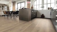 538967-haro-parkett-landhausdiele-plaza-240-4v-eiche-tabakgrau-universal-alpin-strukturiert-int04.jpg