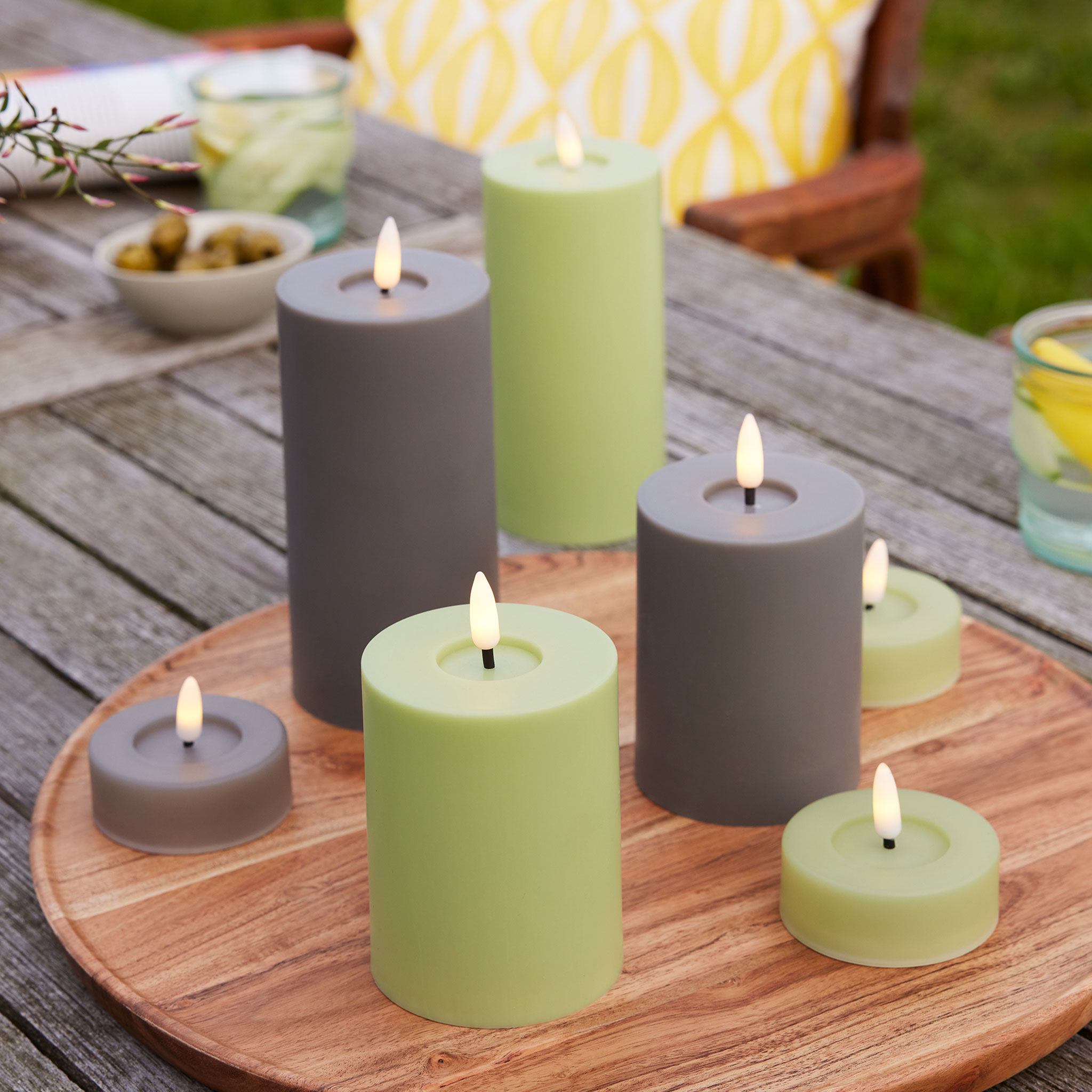 LED Kerze 7x17cm mit Timer Outdoor Kunststoff Grau / Warmweiß