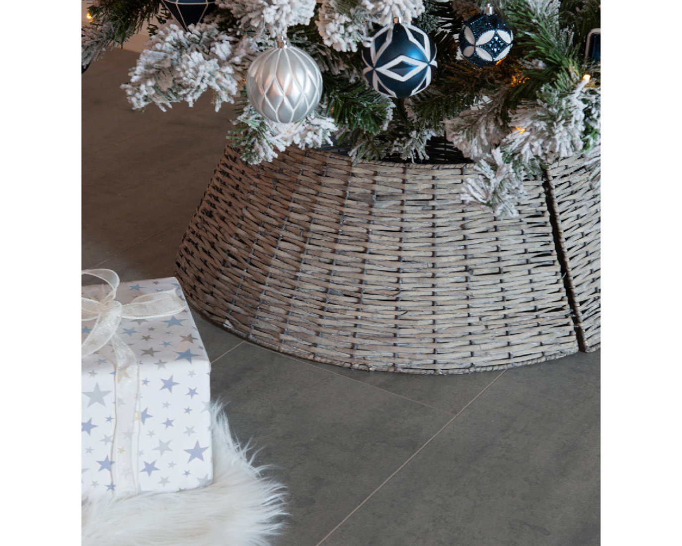 Weihnachtsbaumdecke aus Weide 57x28cm grau