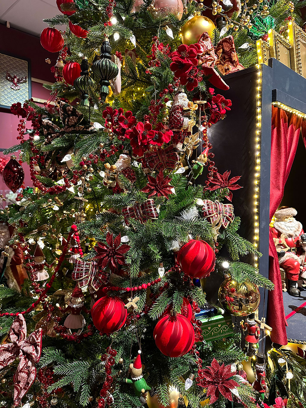 Weihnachtskugeln Kunststoff 8cm Samt Streifen 12er Set - Weihnachtsrot