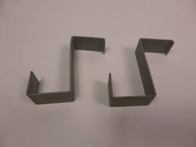 Mounting fluorescent lamp shelf bracket for crossbars up to 4 cm thickness