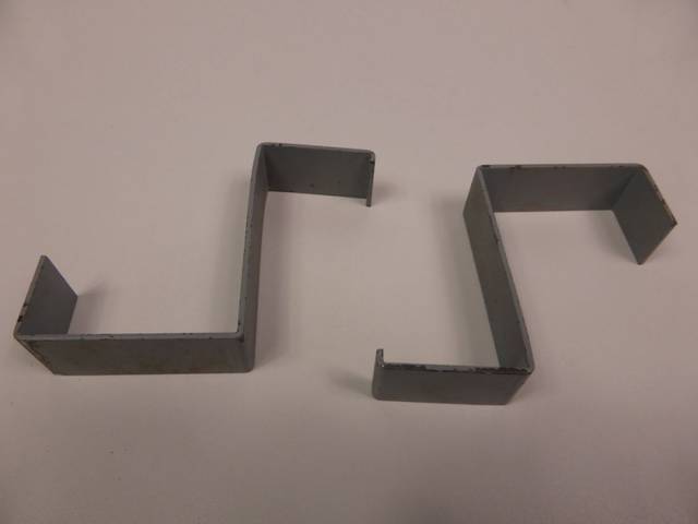 Mounting fluorescent lamp shelf bracket for crossbars up to 6 cm thickness