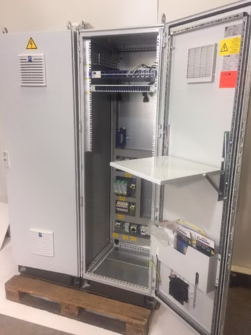 Kommunikationsschrank Istab Hirschmann Mach 1020 f. Solar 13.000euro